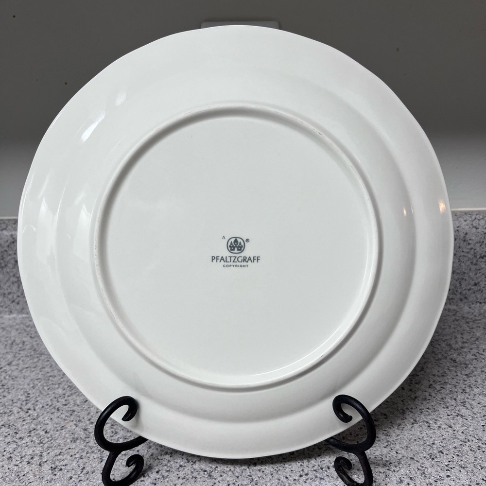 Pfaltzgraff Red Ribbons Pattern Holiday Dinner Plates - Picture 6 of 9